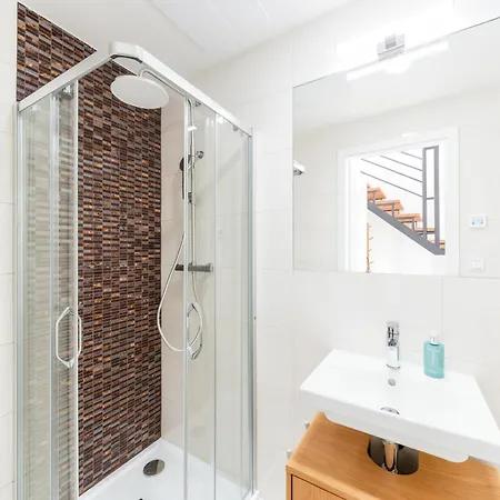 Japandi Duplex Centre براغ